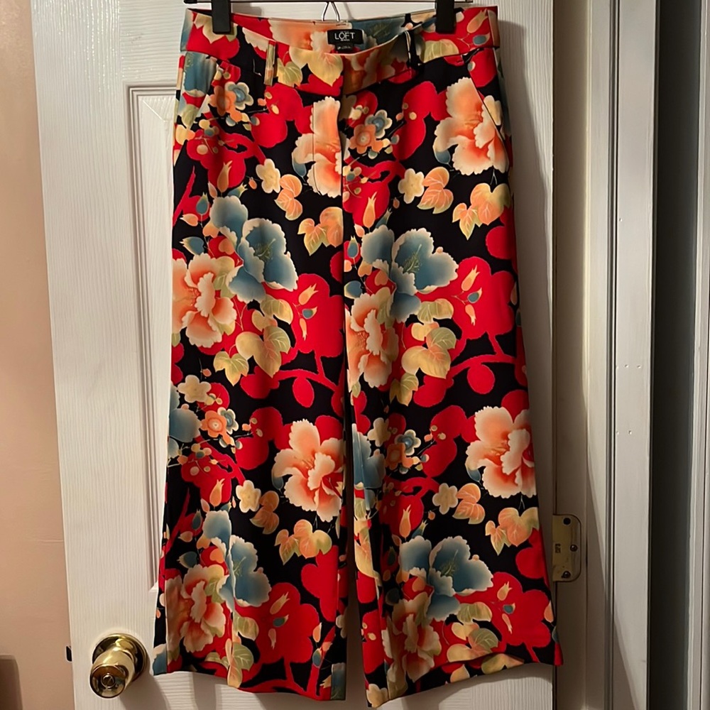 Size 2P Cropped Floral Pants